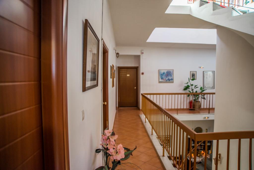 Grikos Hotel Патмос Экстерьер фото